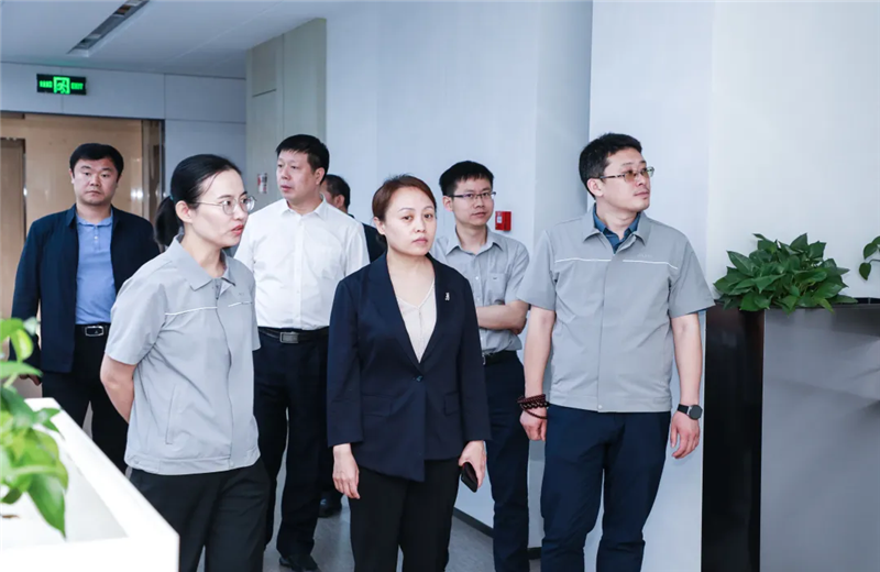 2023年5月15日，河北建材职业技术学院党委书记张明莉一行到AG尊龙北京集团进行校企合作交流。